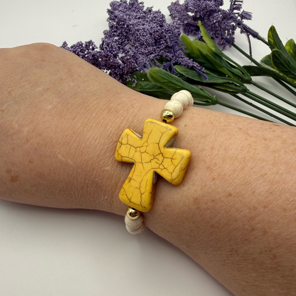 New Artisan Made Yellow Cross Bead Stretch Bracelet 7"